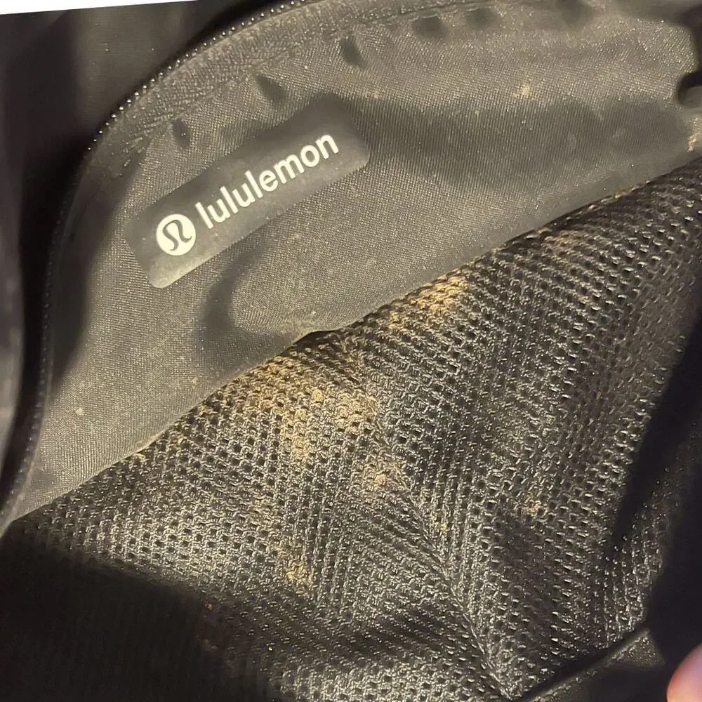Lululemon Multi Pocket Nylon Crossbody Bag 2.5L Athletic Sporty Chic Travel